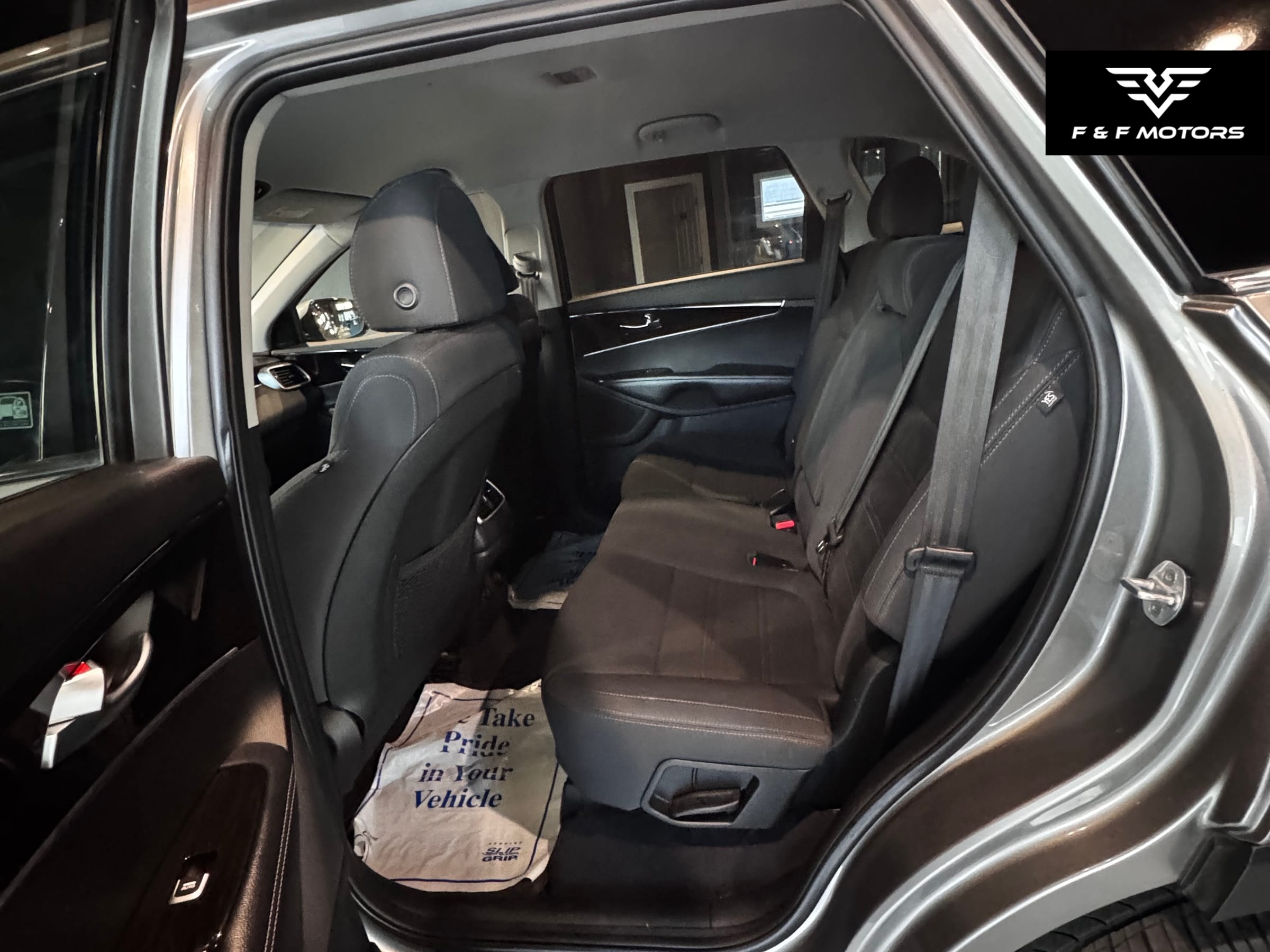 2019 Kia Sorento LX — Interior