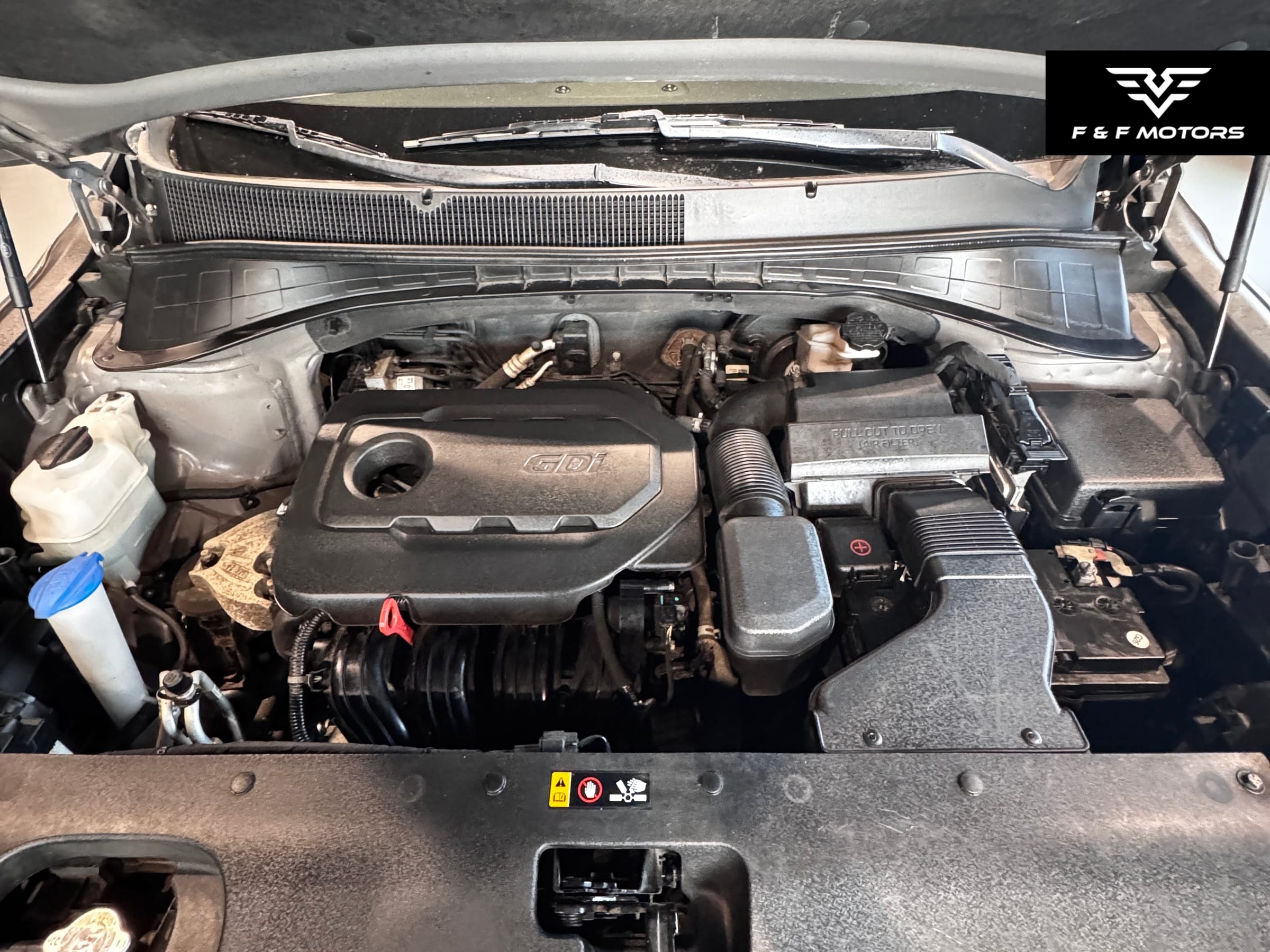 2019 Kia Sorento LX — Engine