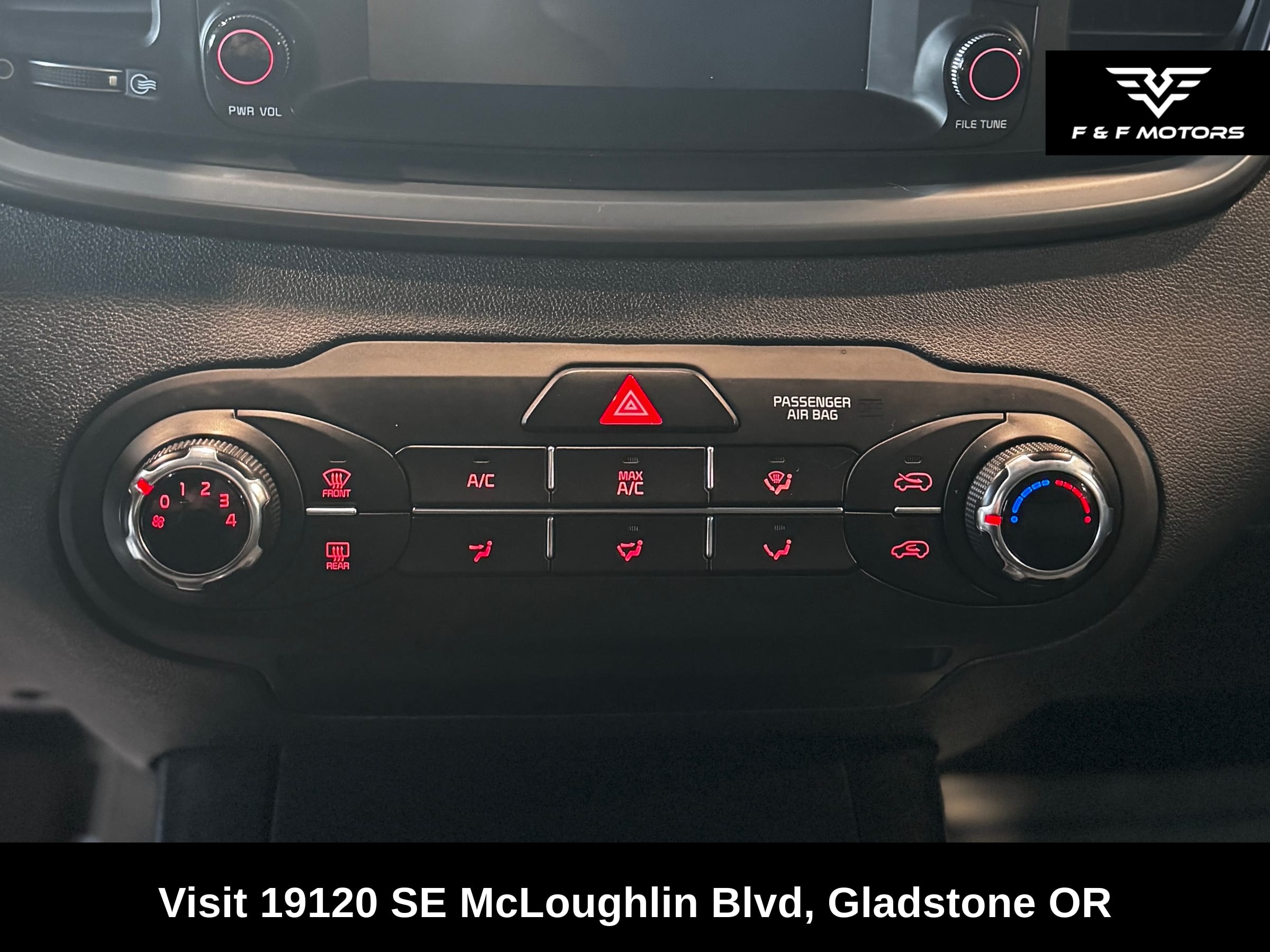 2019 Kia Sorento LX — Interior