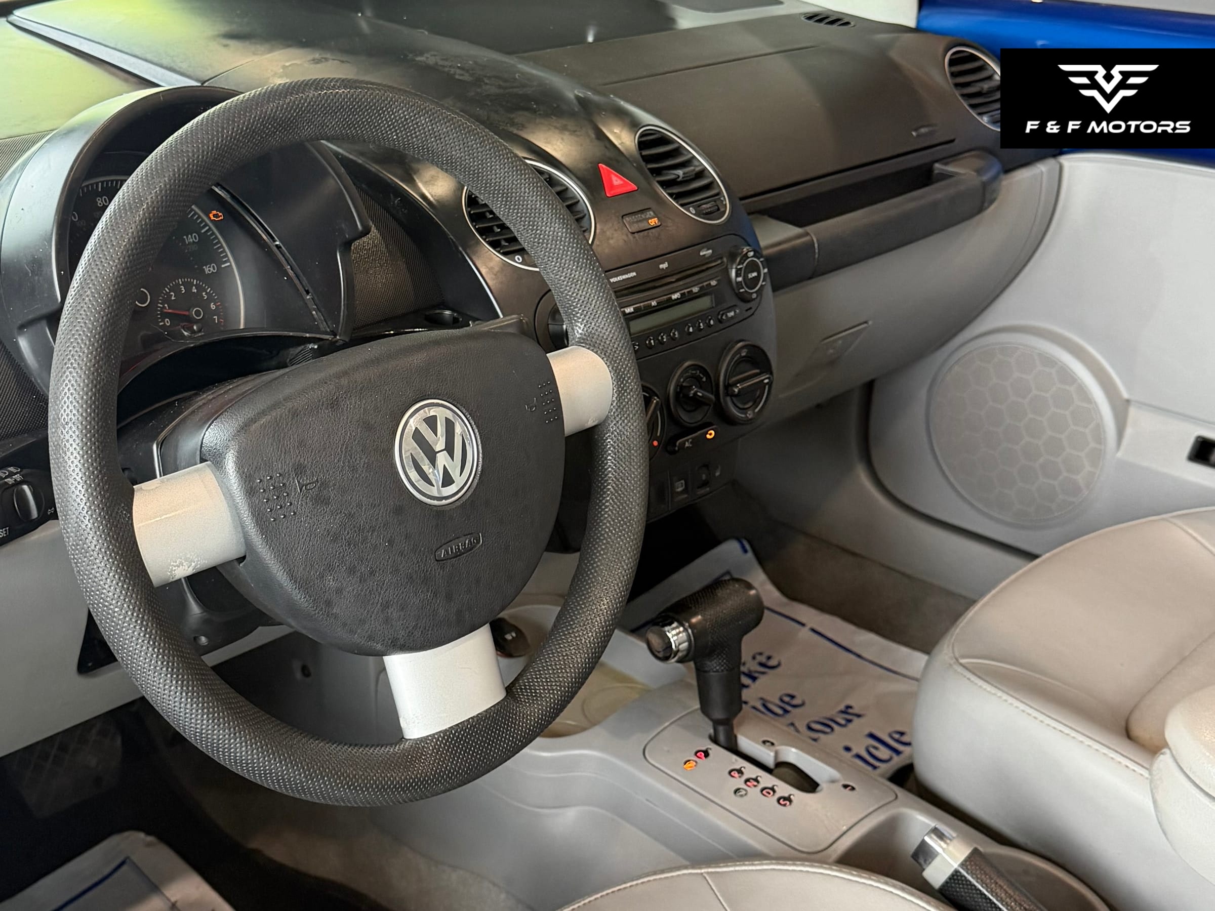 2007 Volkswagen Beetle 2.5 — Interior