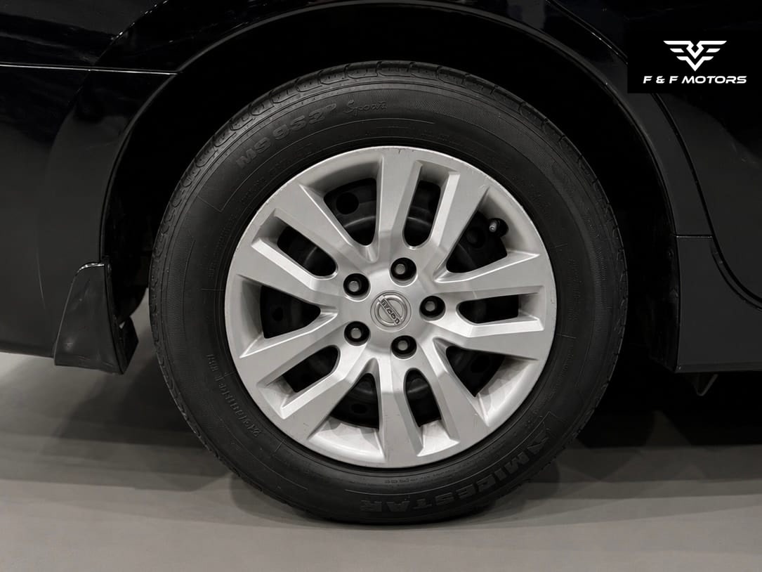 2015 Nissan Altima S — Wheels