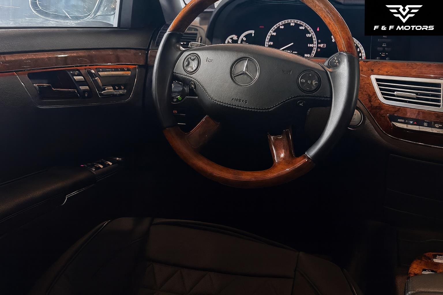 2009 Mercedes-Benz S550 S550 4-MATIC — Interior