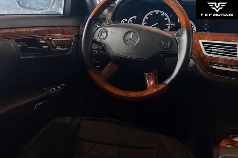 2009 Mercedes-Benz S550 S550 4-MATIC — Interior