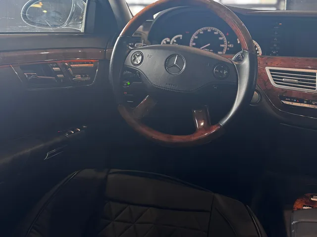 2009 Mercedes-Benz S550 S550 4-MATIC — Interior · Photo 9