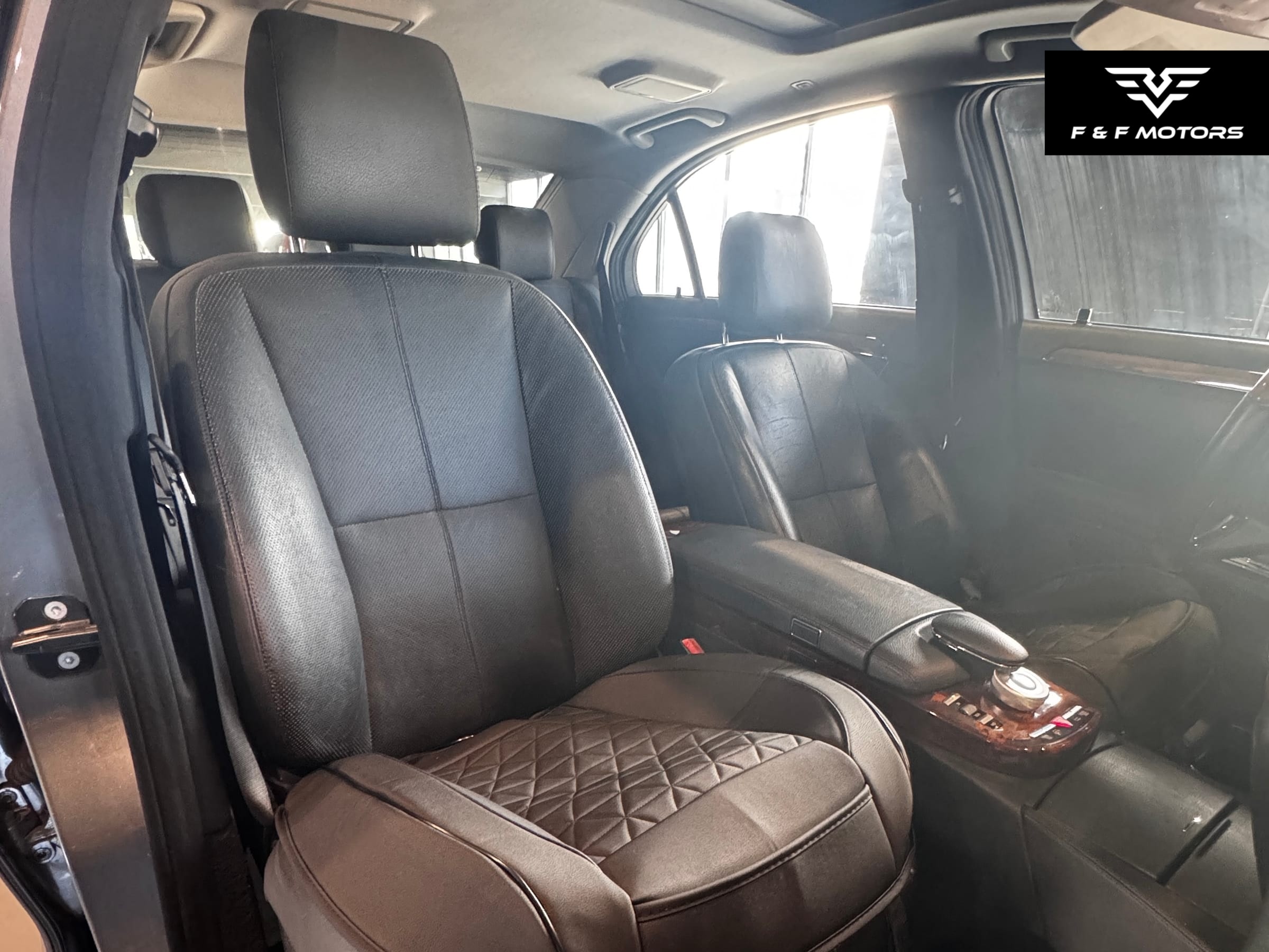 2009 Mercedes-Benz S550 S550 4-MATIC — Interior