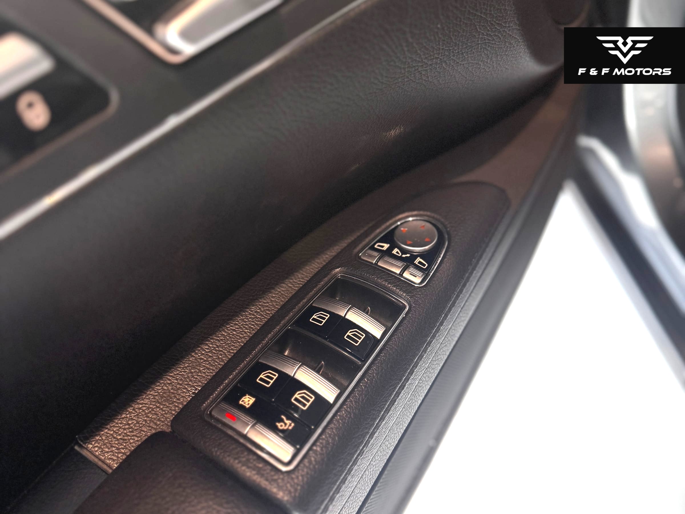 2009 Mercedes-Benz S550 S550 4-MATIC — Interior
