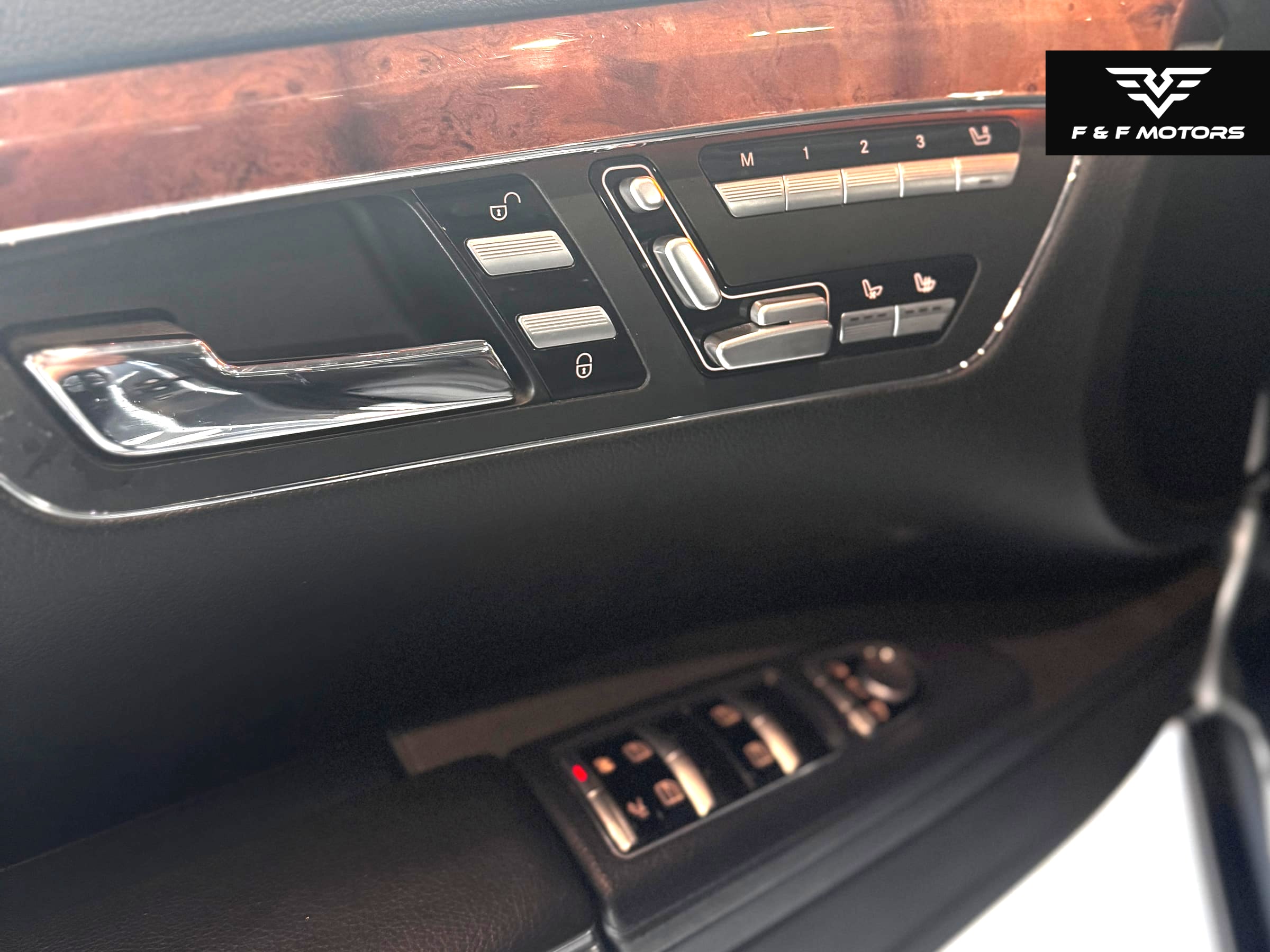 2009 Mercedes-Benz S550 S550 4-MATIC — Interior
