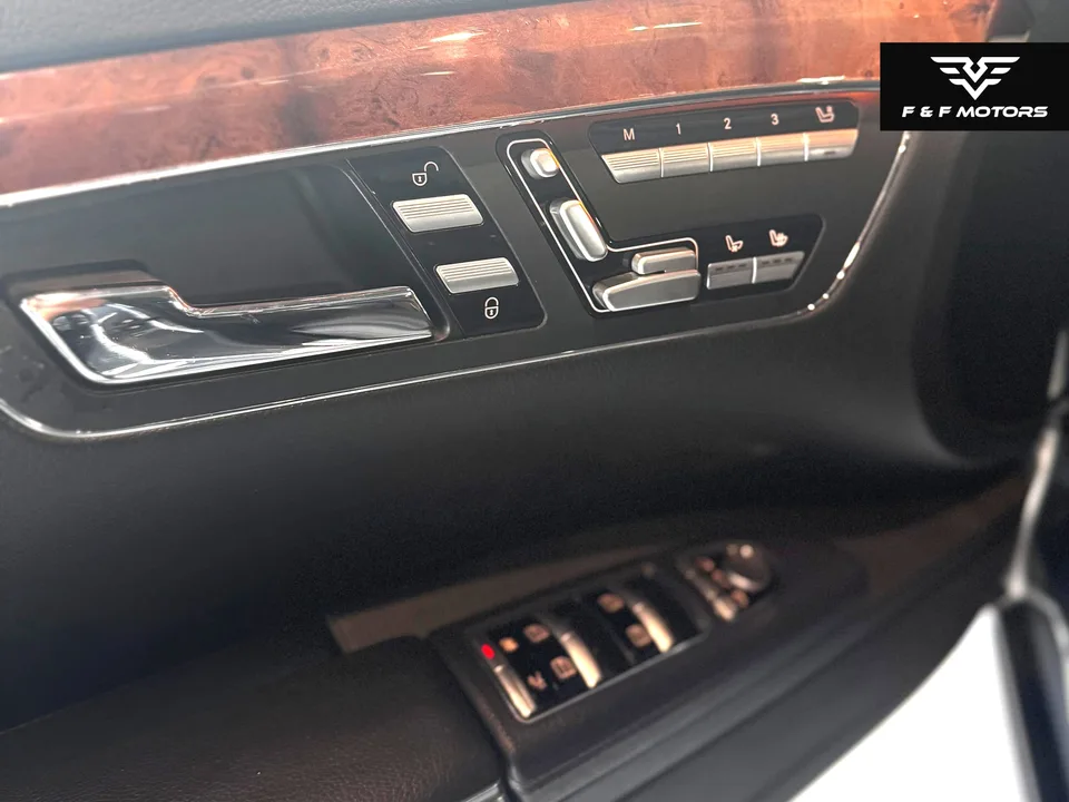 2009 Mercedes-Benz S550 S550 4-MATIC — Interior