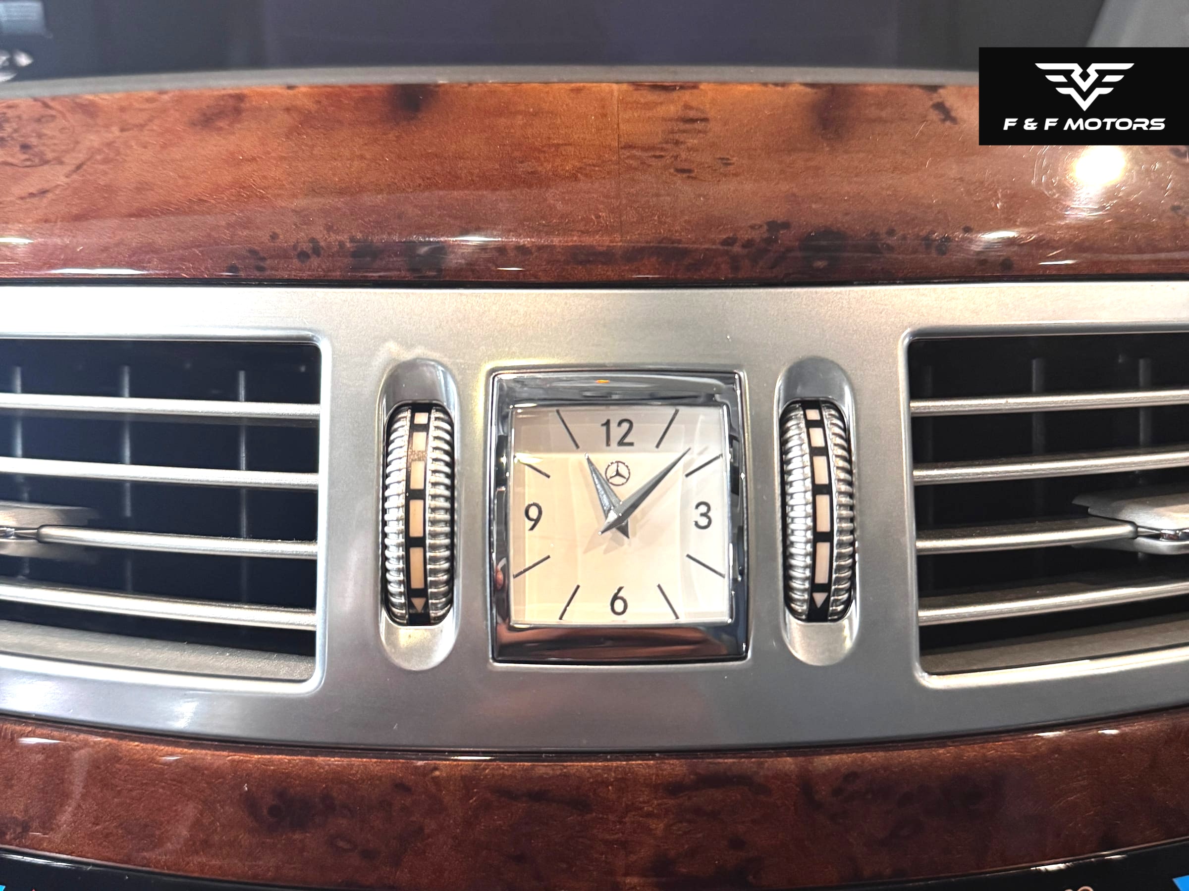 2009 Mercedes-Benz S550 S550 4-MATIC photo 21