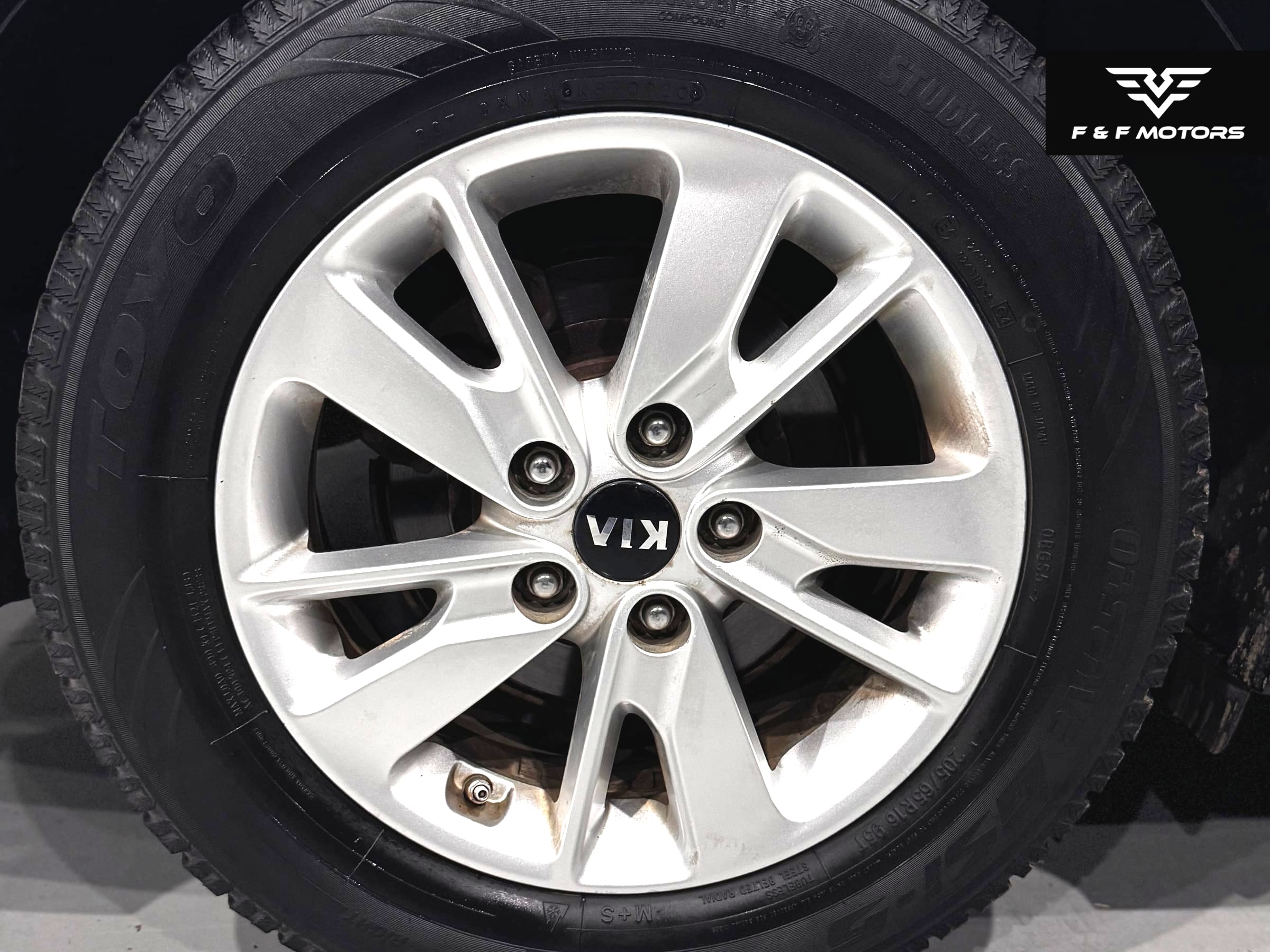 2016 Kia Optima LX — Wheels
