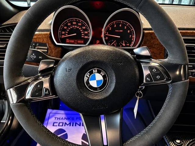 2008 BMW Z4 3.0si — Interior · Photo 12