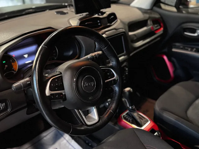 2018 Jeep Renegade Trailhawk — Interior · Photo 7