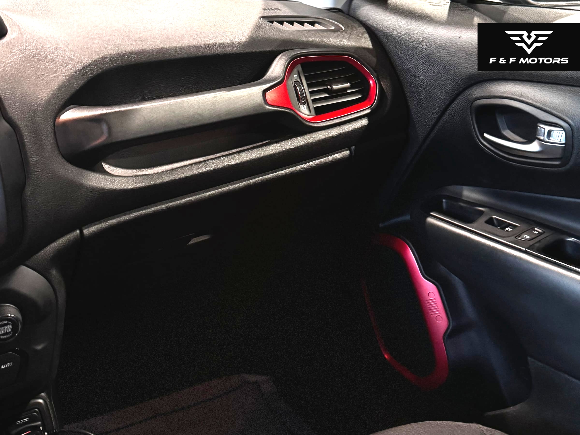 2018 Jeep Renegade Trailhawk — Interior