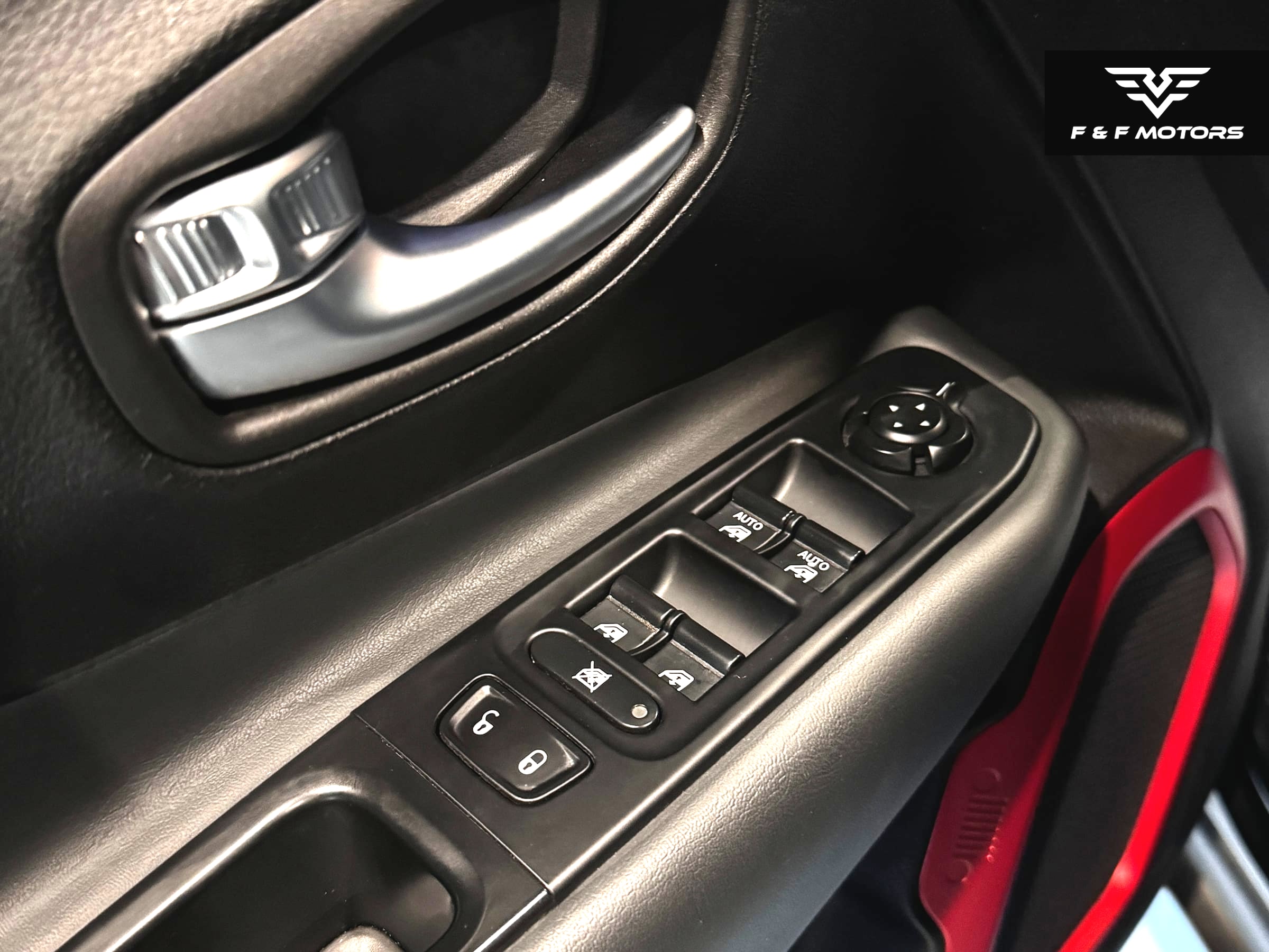 2018 Jeep Renegade Trailhawk — Interior