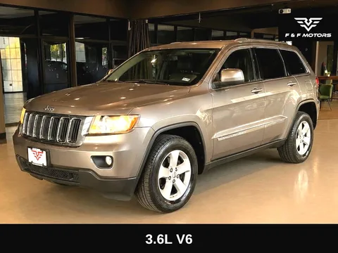 2012 Jeep Grand Cherokee Laredo photo 2