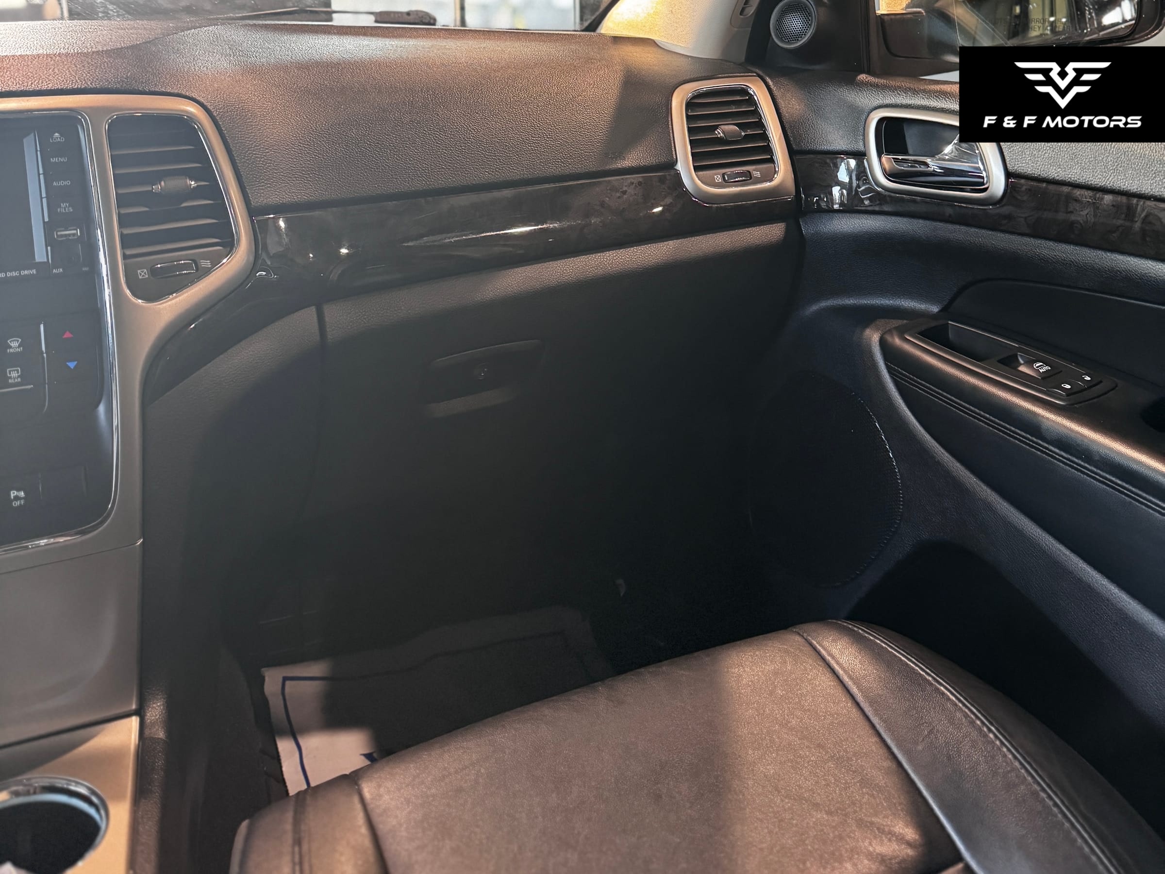 2012 Jeep Grand Cherokee Laredo — Interior