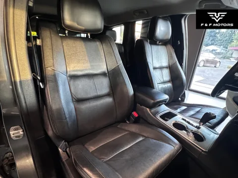 2012 Jeep Grand Cherokee Laredo — Interior