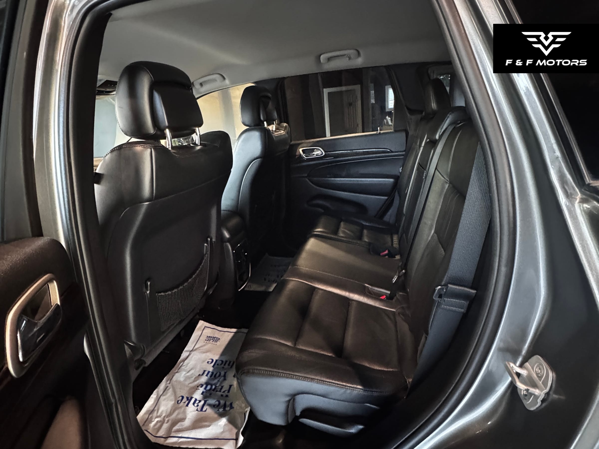 2012 Jeep Grand Cherokee Laredo — Interior