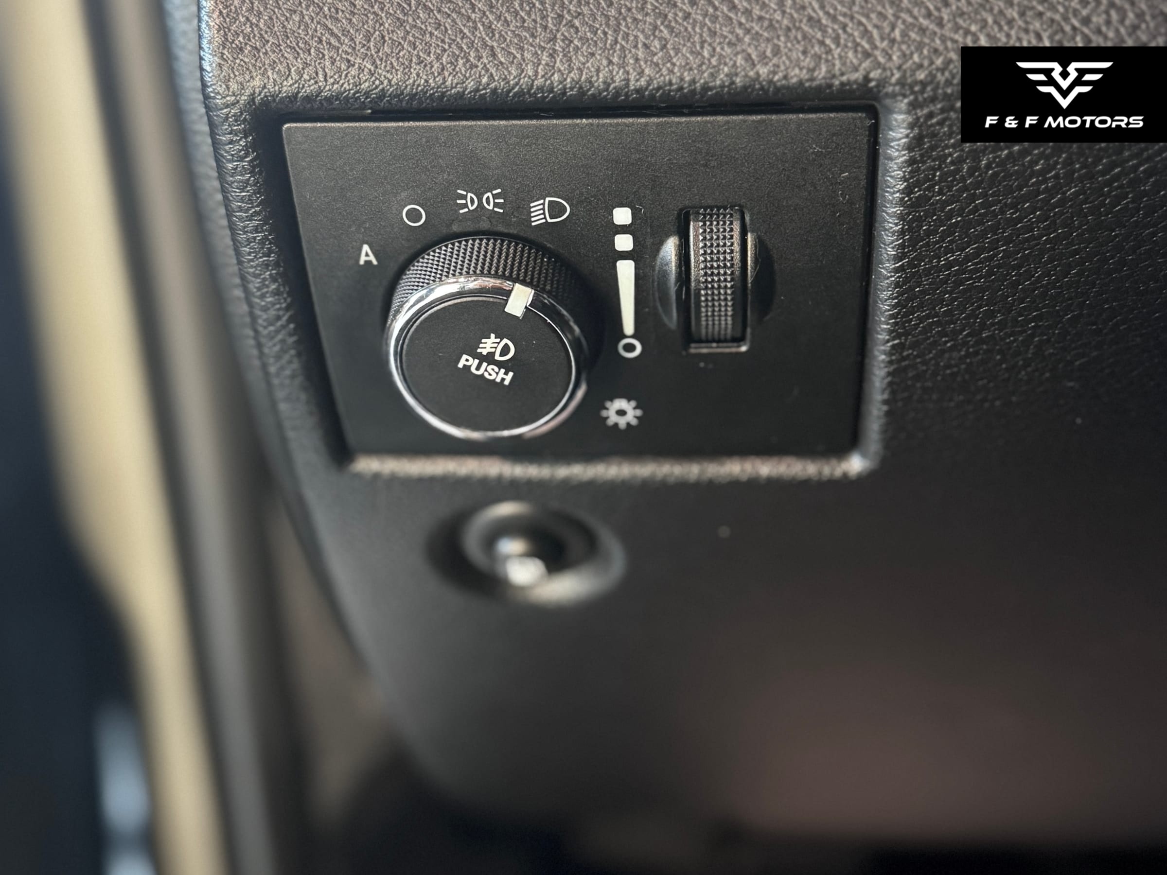 2012 Jeep Grand Cherokee Laredo — Interior
