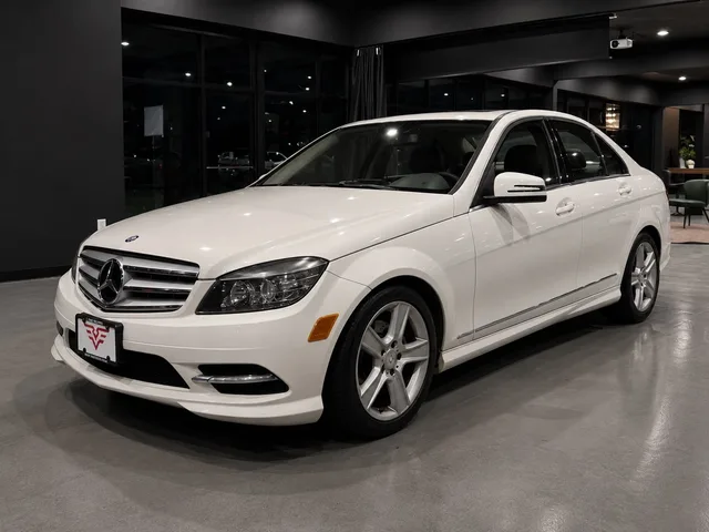 2011 Mercedes-Benz C300 Sport — Exterior · Photo 2