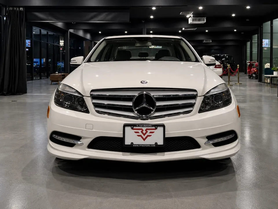 2011 Mercedes-Benz C300 Sport photo 3