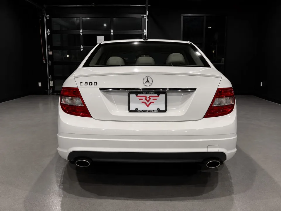 2011 Mercedes-Benz C300 Sport photo 4