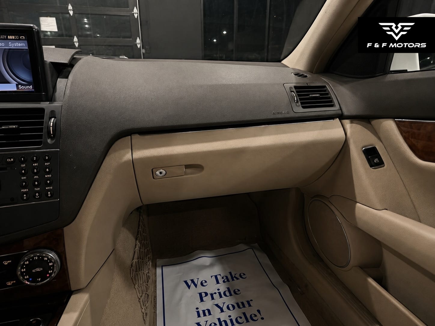 2011 Mercedes-Benz C300 Sport photo 11