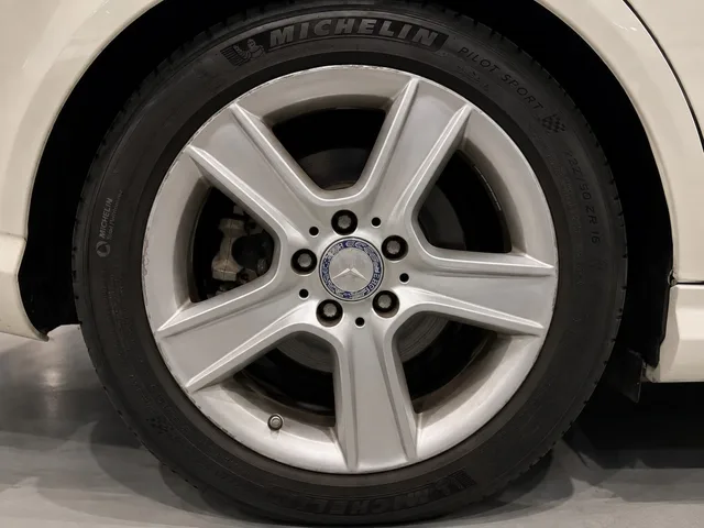 2011 Mercedes-Benz C300 Sport — Wheels · Photo 18