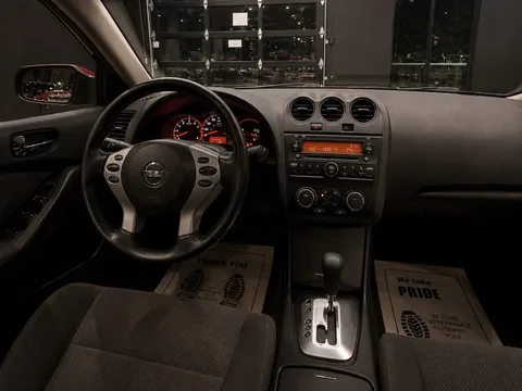 2009 Nissan Altima S — Interior