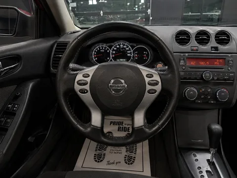 2009 Nissan Altima S — Interior