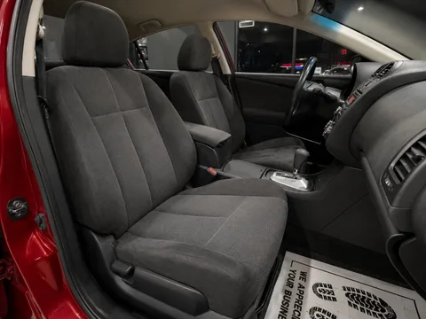 2009 Nissan Altima S — Interior