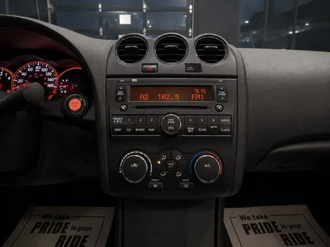 2009 Nissan Altima S — Interior