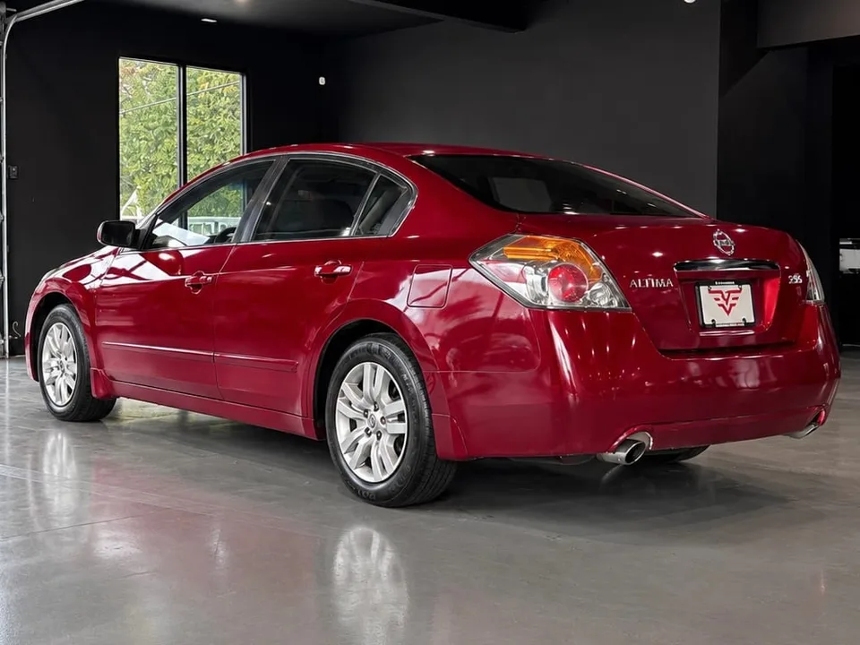 2009 Nissan Altima — Exterior · Photo 3