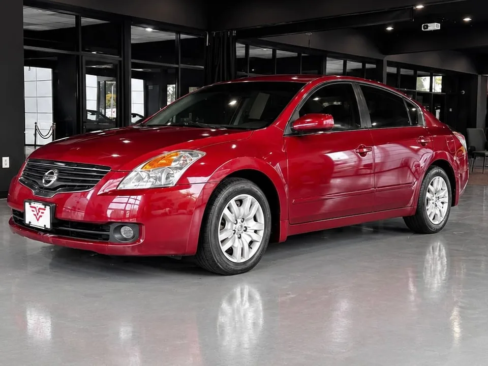 2009 Nissan Altima — Exterior · Photo 2