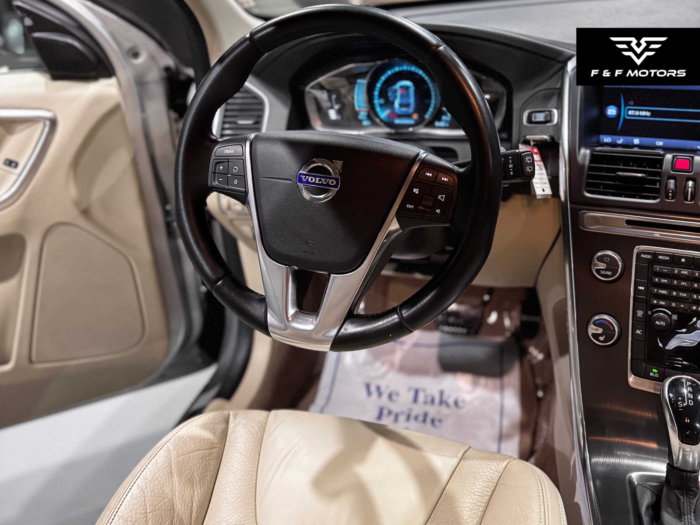 2014 Volvo XC60 3.2 Premier — Interior