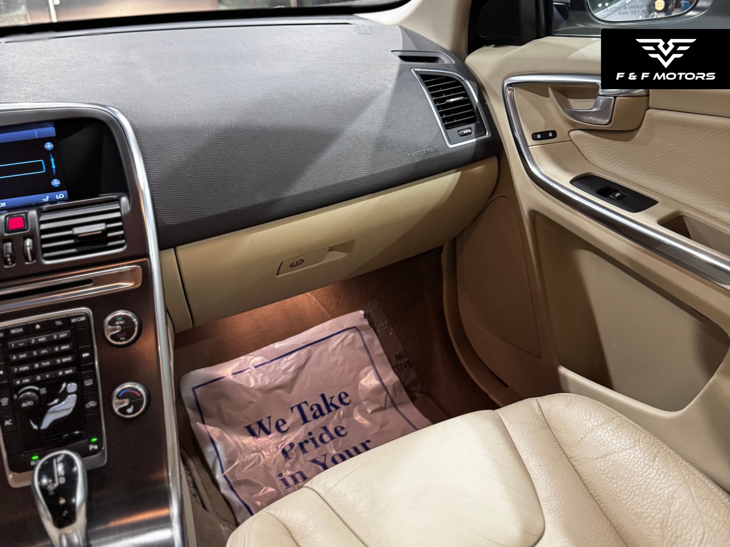 2014 Volvo XC60 3.2 Premier — Interior