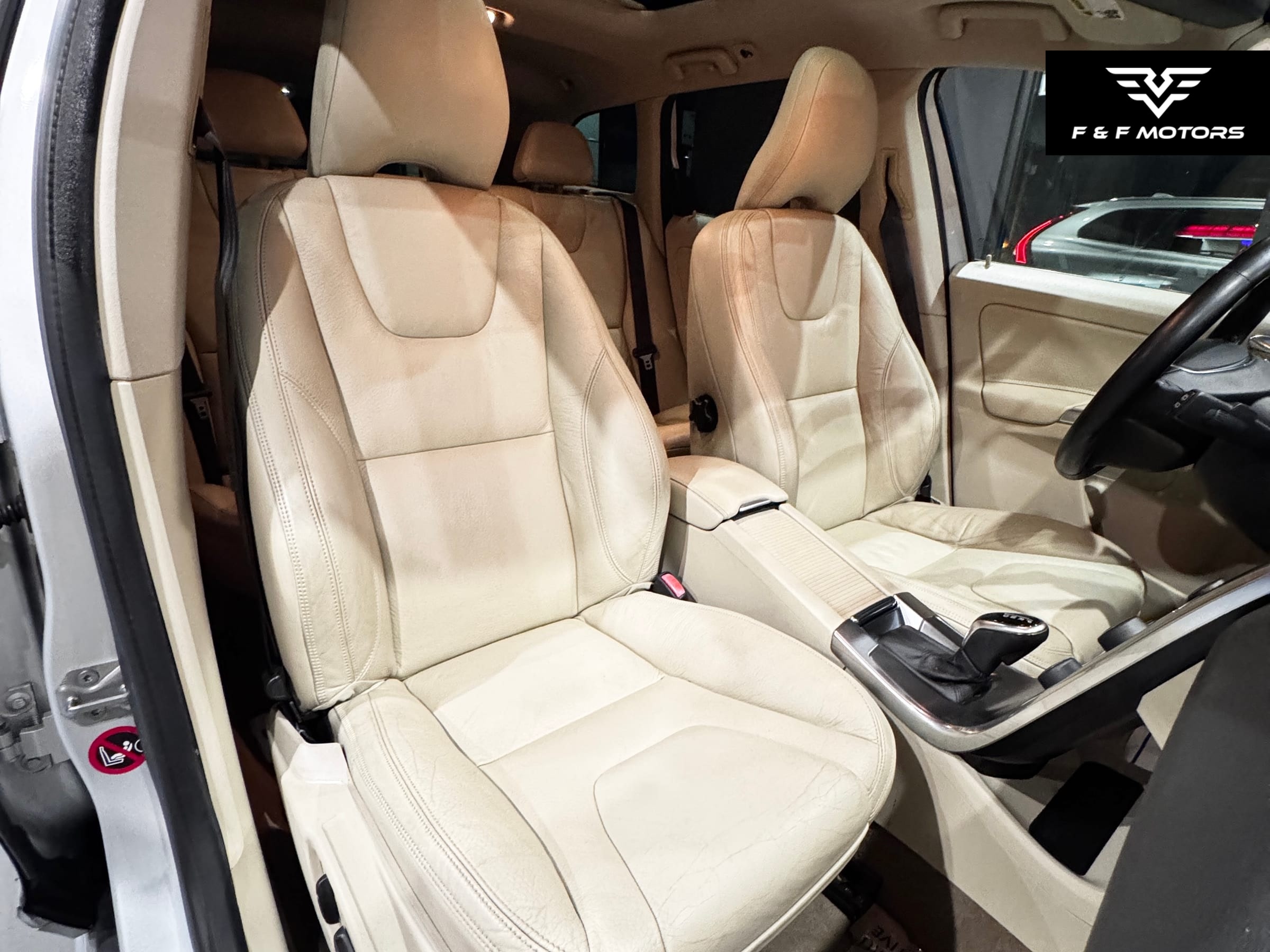 2014 Volvo XC60 3.2 Premier — Interior