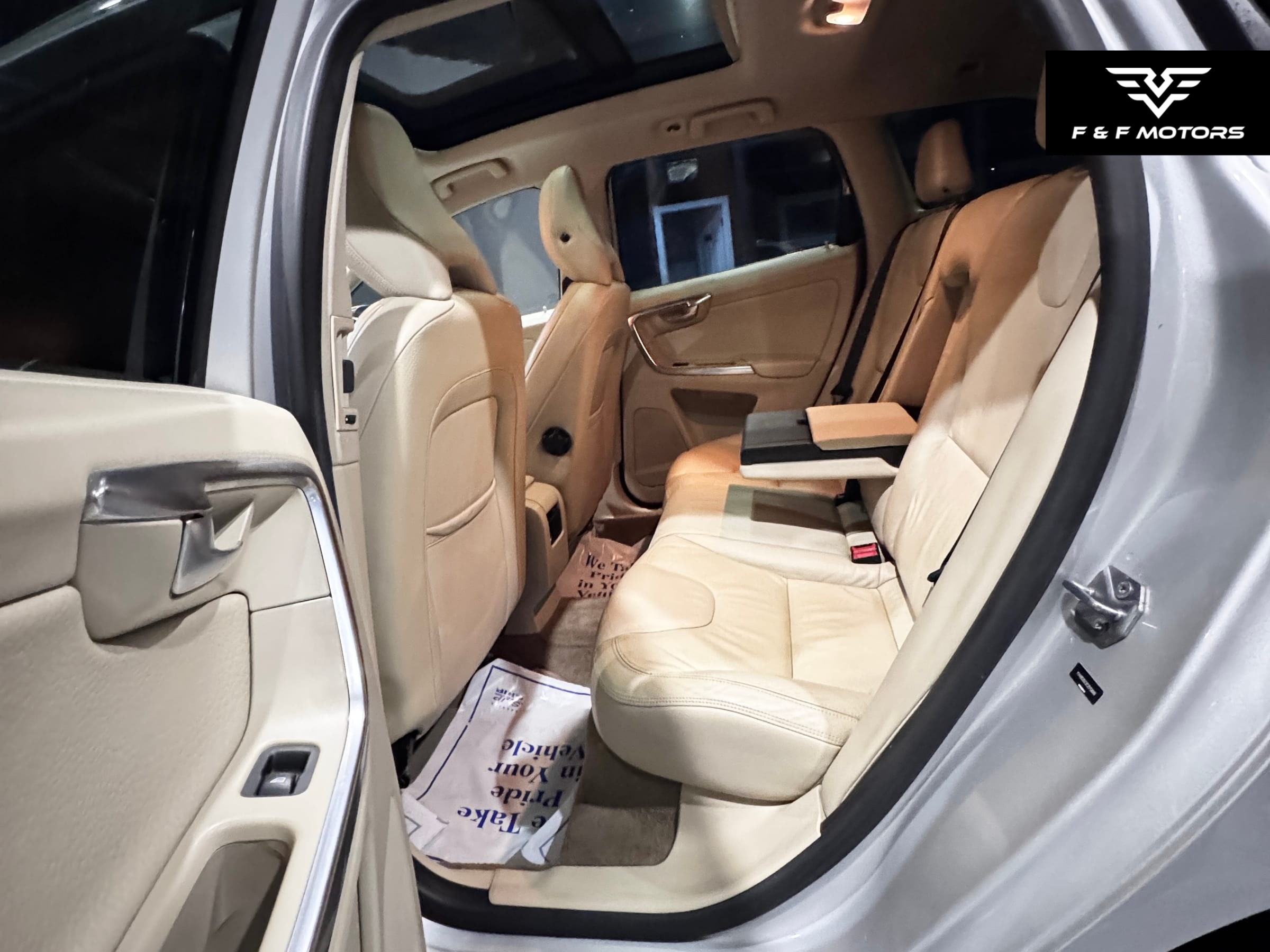 2014 Volvo XC60 3.2 Premier — Interior