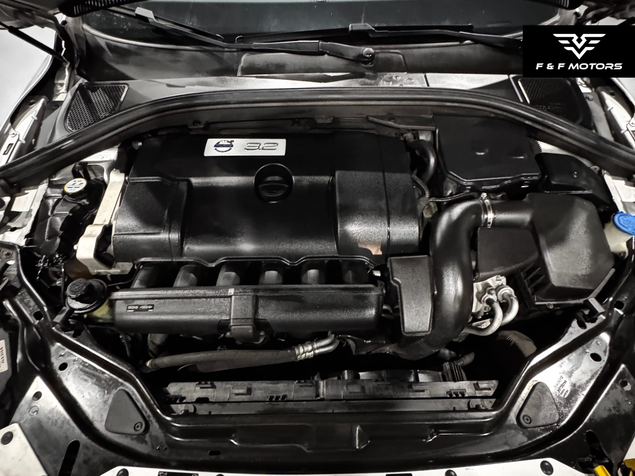 2014 Volvo XC60 3.2 Premier — Engine