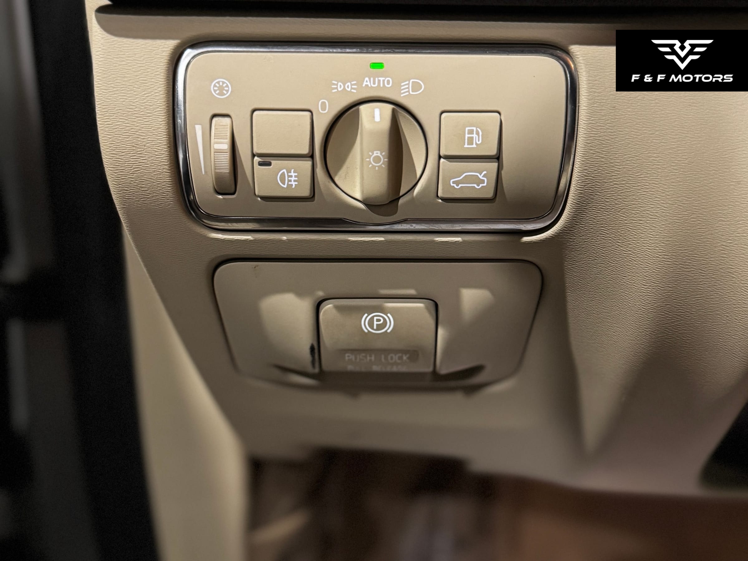 2014 Volvo XC60 3.2 Premier — Interior