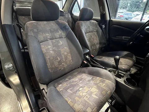 2000 Nissan Sentra — Interior