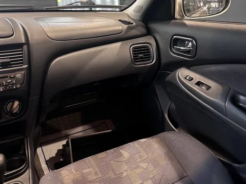 2000 Nissan Sentra — Interior