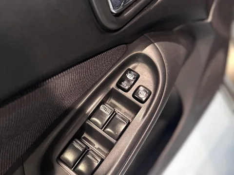 2000 Nissan Sentra — Interior