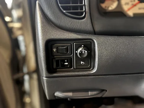 2000 Nissan Sentra — Interior