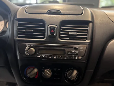 2000 Nissan Sentra — Interior