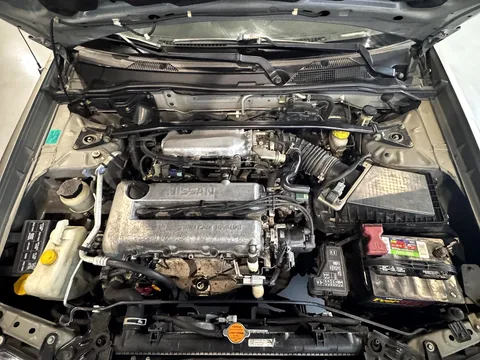 2000 Nissan Sentra — Engine