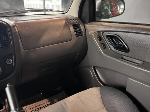2007 Ford Escape XLS photo 8