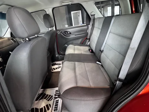 2007 Ford Escape XLS — Interior