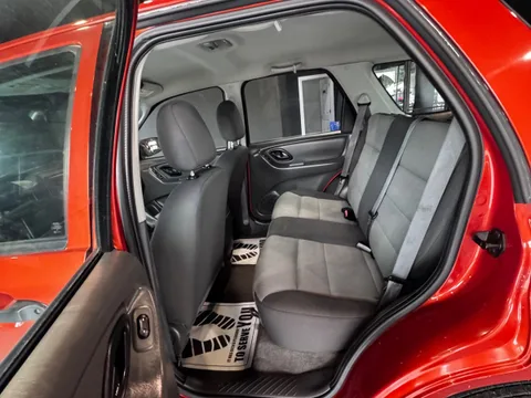 2007 Ford Escape XLS — Interior