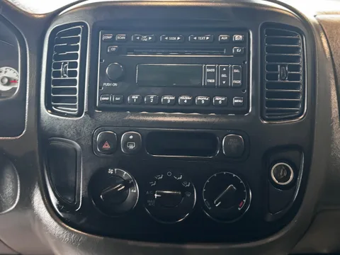 2007 Ford Escape XLS — Interior